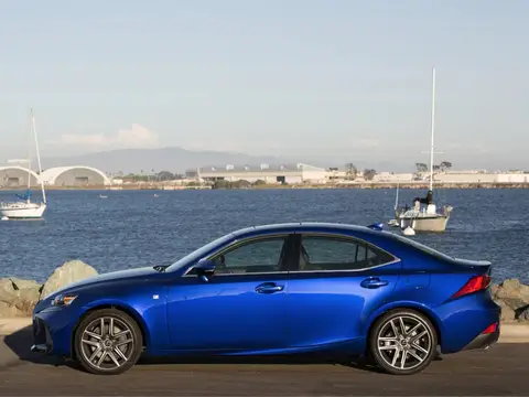 IS XE30 (2013–2020)
