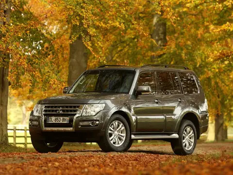 Pajero IV (2006–2021)