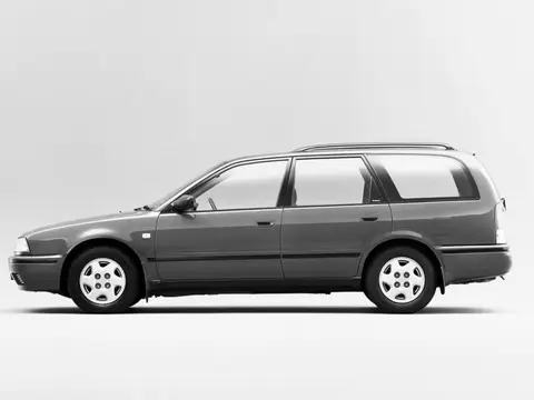 Nissan Primera Traveller V10 (1990–1997)
