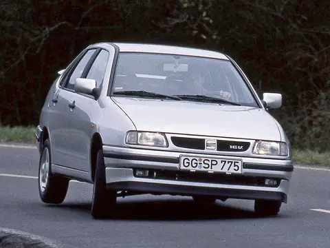 SEAT Cordoba I (1993–1999)