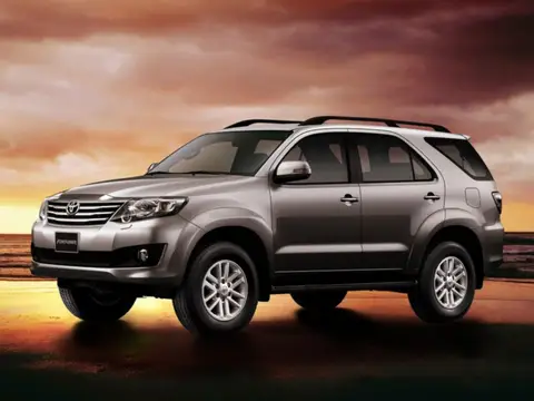 Fortuner I (2011–2015)